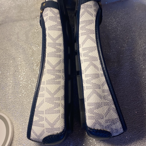 Michael Kors shoes $40 size 6 1/2 - Picture 3 of 6